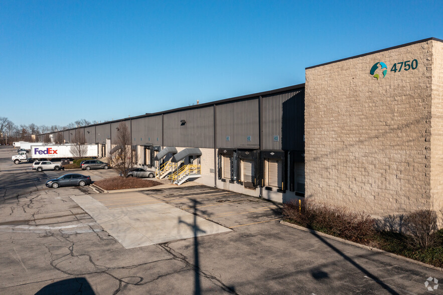 4750 Lake Forest Dr, Blue Ash, OH for lease - Primary Photo - Image 1 of 5