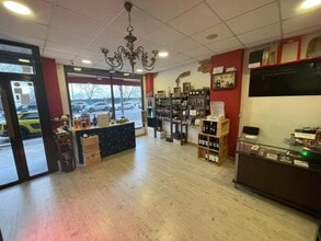 Retail in Madrid, Madrid for lease Interior Photo- Image 2 of 10