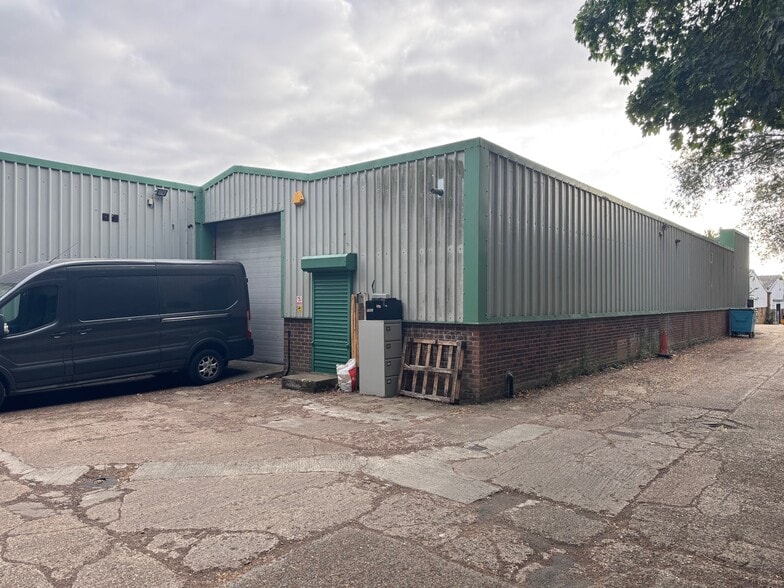 23-25 Tallon Rd, Brentwood for sale - Building Photo - Image 2 of 3