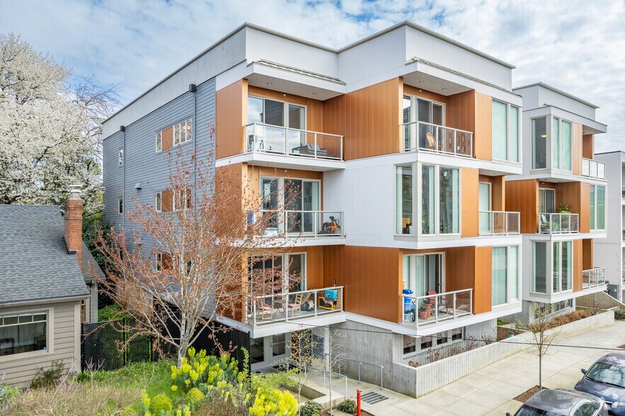 1736 NE 45th Ave, Portland, OR for sale - Primary Photo - Image 1 of 1