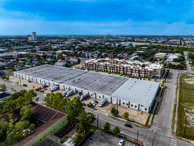 2802 Canal St, Houston, TX for lease - Building Photo - Image 2 of 10