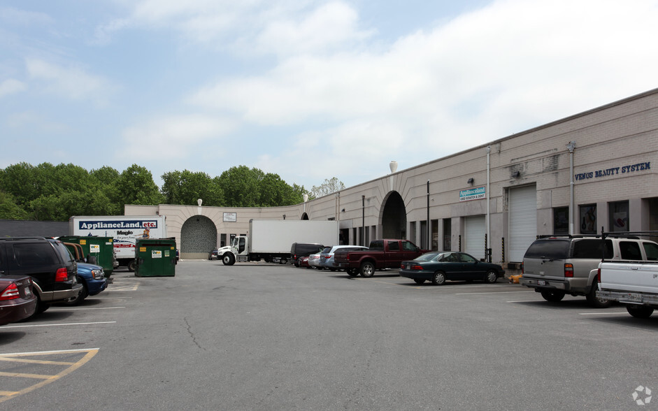 10744-10750 Tucker St, Beltsville, MD for lease - Primary Photo - Image 1 of 4