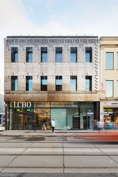 619-621 Queen St W, Toronto, ON for lease - Primary Photo - Image 1 of 5