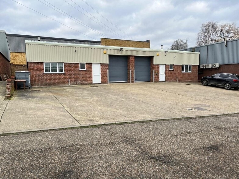 12-13 Commerce Way, Colchester for lease - Building Photo - Image 2 of 4