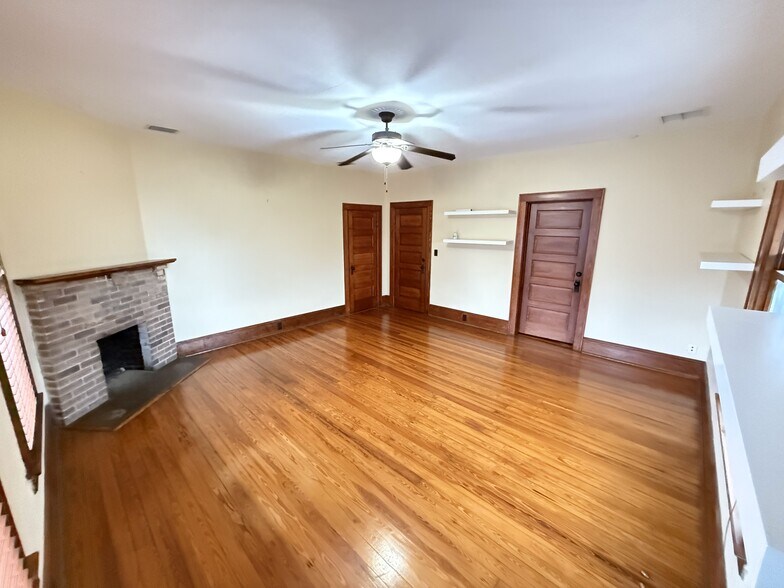 224 NW 2nd Ave, Gainesville, FL for lease - Interior Photo - Image 3 of 6