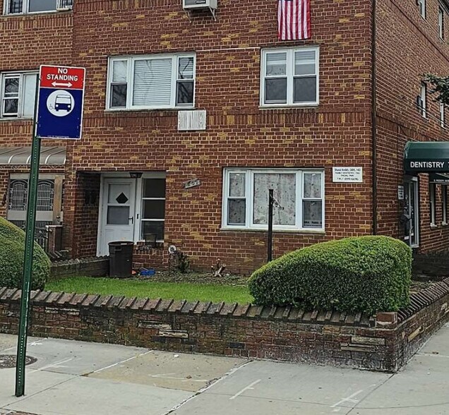 76-02 31st Ave, East Elmhurst, NY for sale - Primary Photo - Image 1 of 1