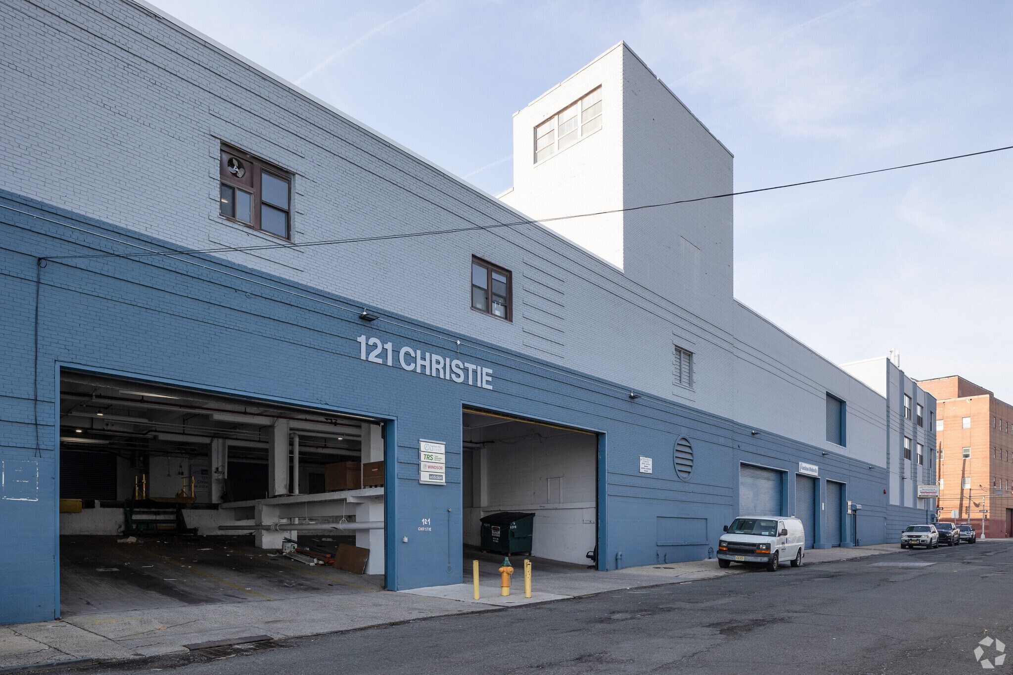 397447 Ferry St, Newark, NJ 07105 Newark Distribution Center