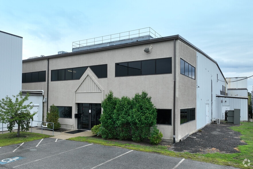 2 Opportunity Way, Newburyport, MA for lease - Primary Photo - Image 2 of 7