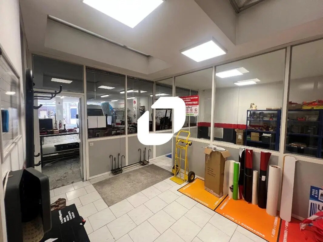 Flex in Lens for lease Interior Photo- Image 1 of 6