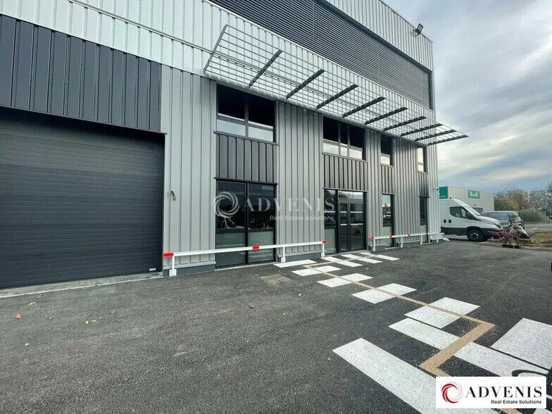 Flex in Lormont for lease - Building Photo - Image 2 of 9