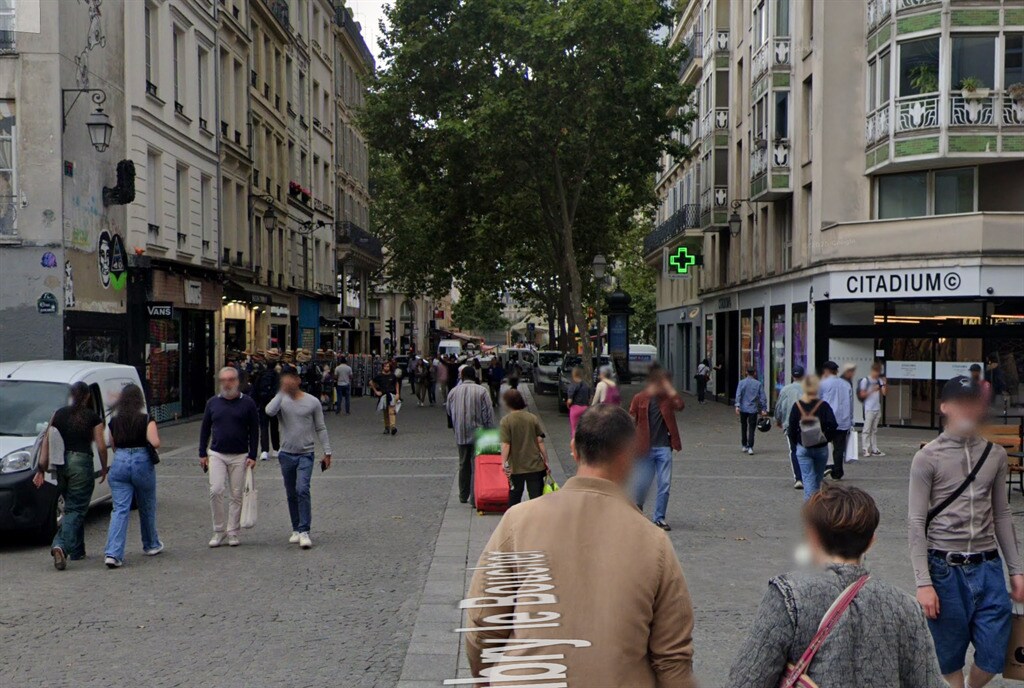 Retail in Paris for lease Building Photo- Image 1 of 4