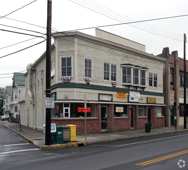 122-126 Taunton Ave, East Providence, RI for lease - Primary Photo - Image 1 of 8