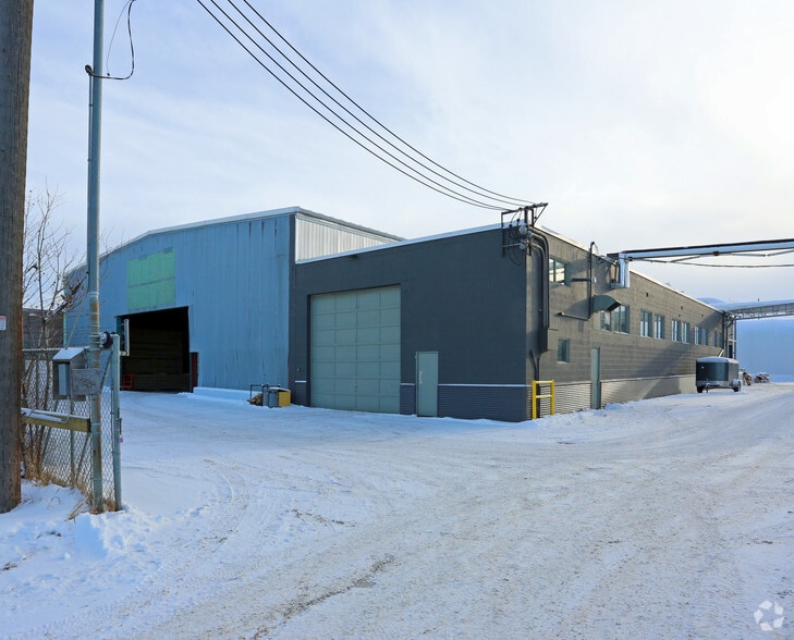 Sheffield Industrial portfolio of 3 properties for sale on LoopNet.com - Primary Photo - Image 3 of 3