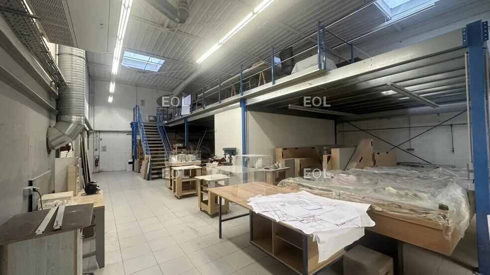 Flex in Saint-Thibault-des-Vignes for sale - Building Photo - Image 1 of 12