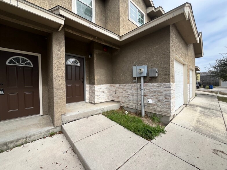 6309 Attucks Ln, San Antonio, TX for sale - Building Photo - Image 2 of 31