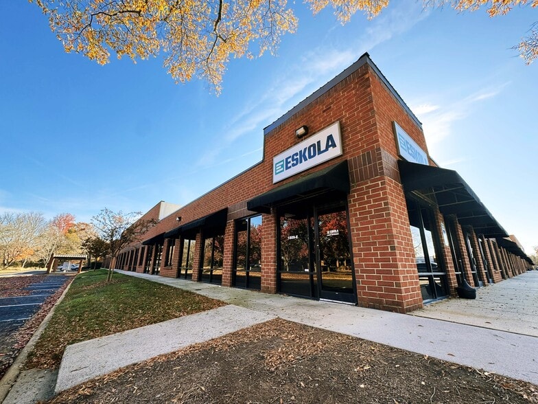 1809 Associates Ln, Charlotte, NC for lease - Building Photo - Image 1 of 16