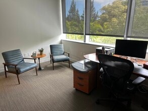 21550 Biscayne Blvd, Aventura, FL for lease Building Photo- Image 1 of 4