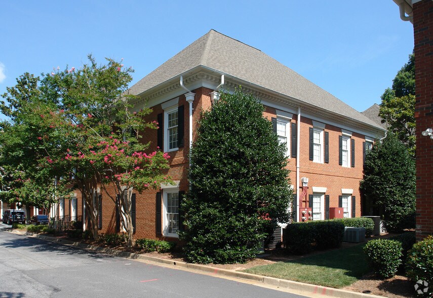 6849 Peachtree Dunwoody Rd NE, Atlanta, GA for lease - Primary Photo - Image 1 of 2