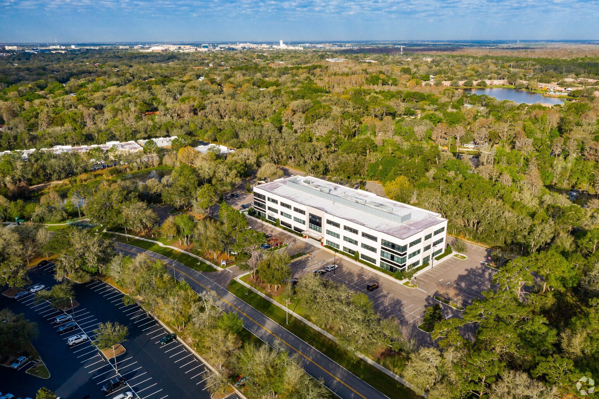 13008 N Pky, Tampa, FL 33637 Modern Office by Fletcher and I