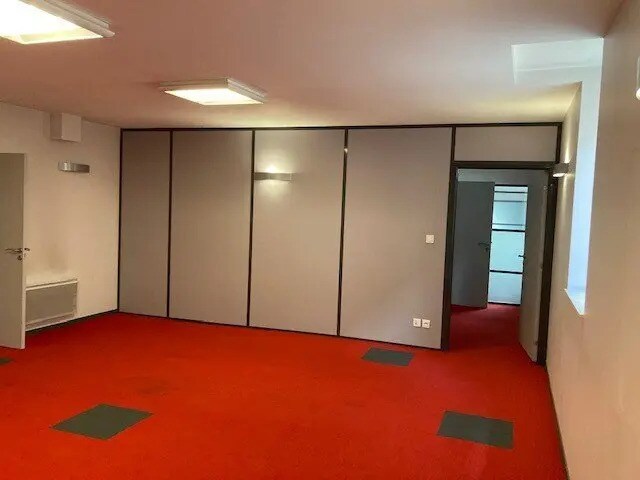 Retail in for lease - Interior Photo - Image 2 of 12