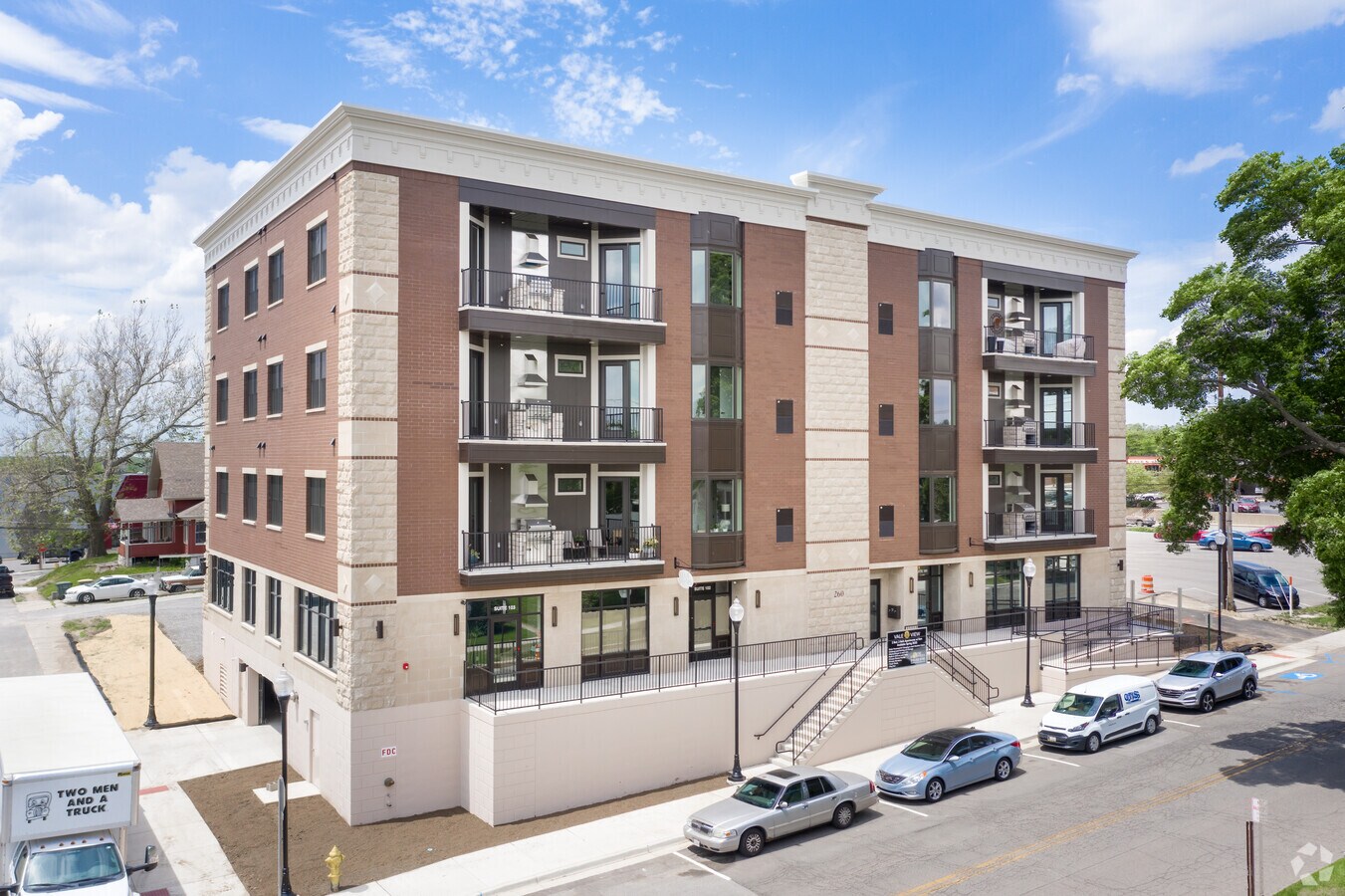 260 Franklin St, Valparaiso, IN 46383