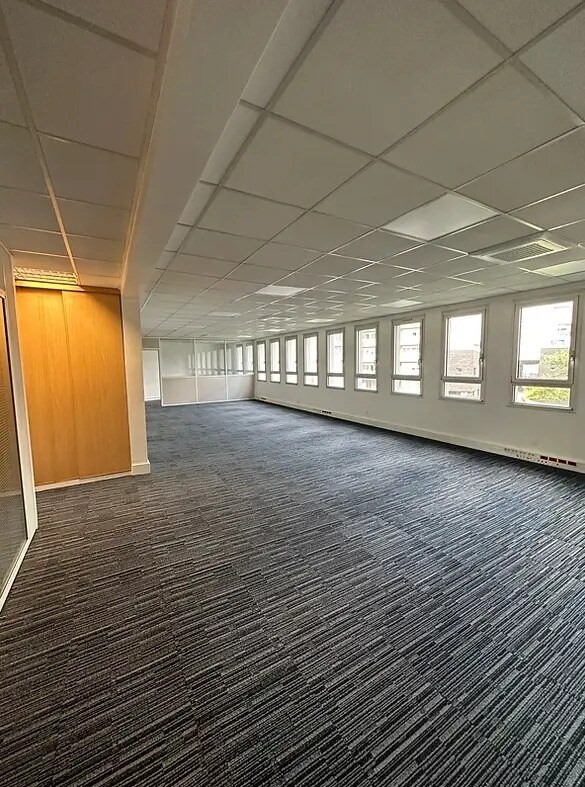 2 Rue Du 19 Mars 1962, Clichy for lease Building Photo- Image 1 of 10