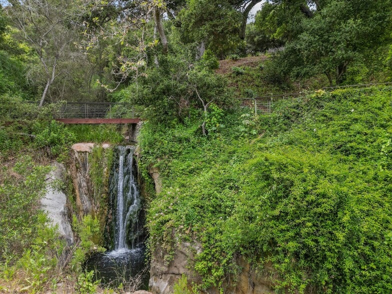 10697 Calle Quebrada, Goleta, CA for sale - Primary Photo - Image 2 of 43