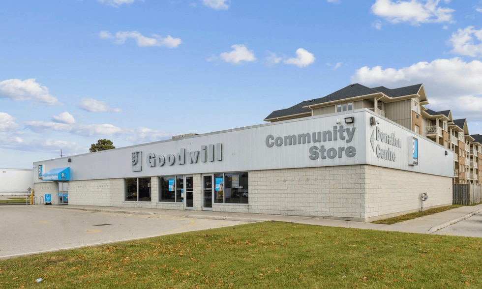 Ontario Retail Portfolio portfolio of 2 properties for sale on LoopNet.com - Building Photo - Image 3 of 3