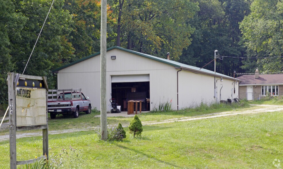 244 Town Country Rd, Vanderbilt, PA for sale - Primary Photo - Image 1 of 1