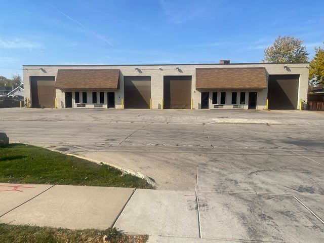 8316-8318 S 77th Ave, Bridgeview, IL for lease - Building Photo - Image 1 of 11