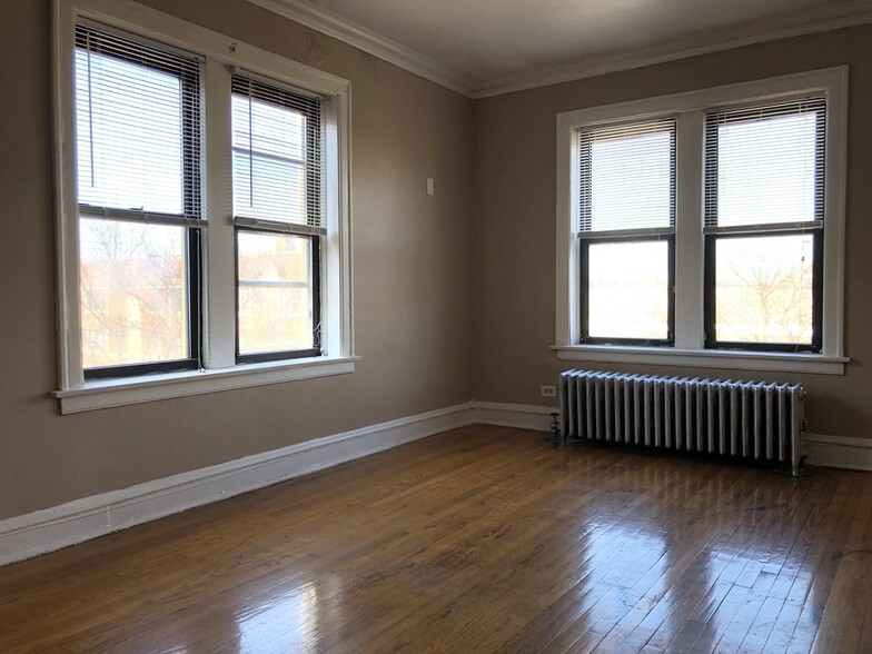 8102 S Maryland Ave, Chicago, IL for sale - Interior Photo - Image 3 of 16