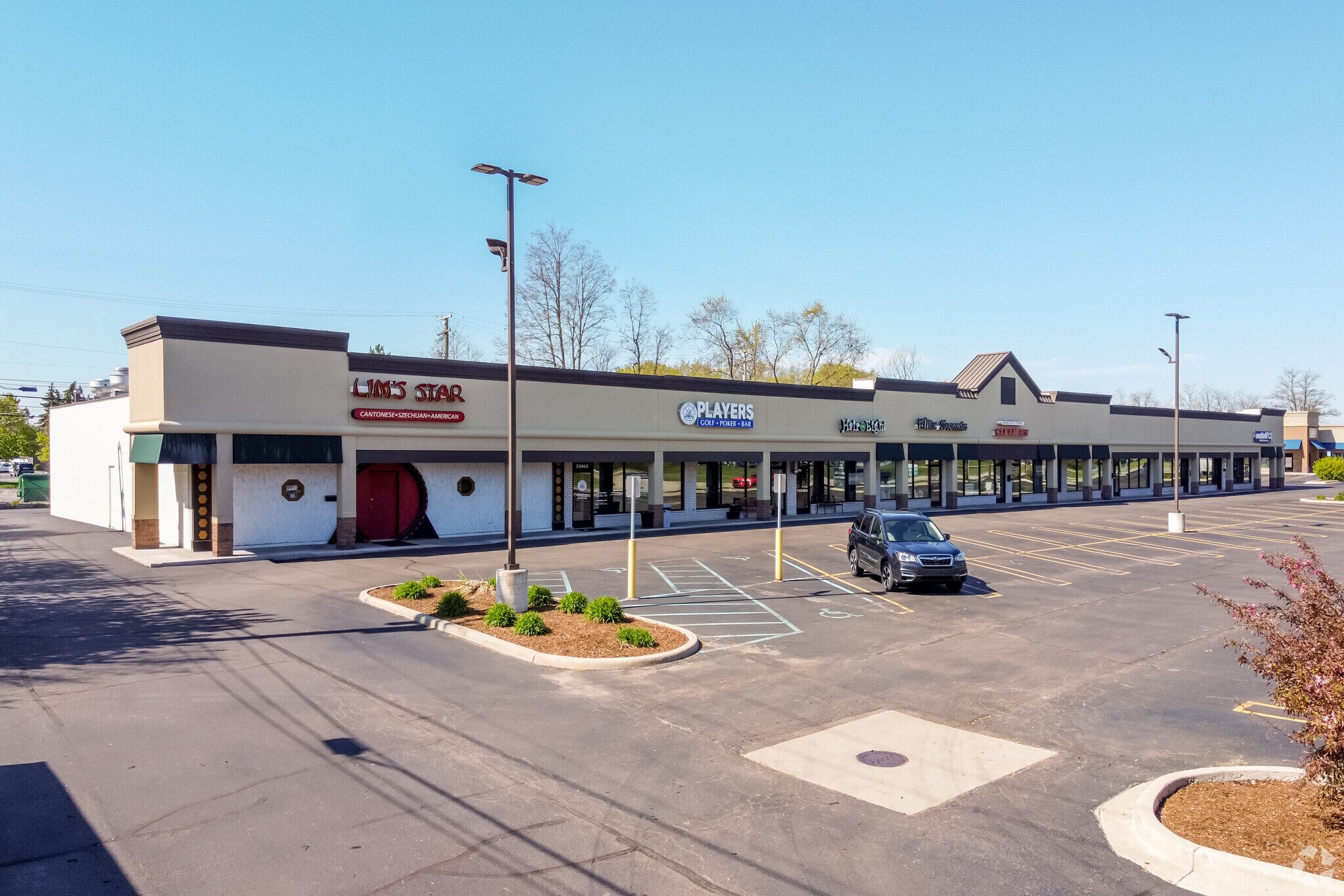 3345933485 W 8 Mile Rd, Livonia, MI 48152