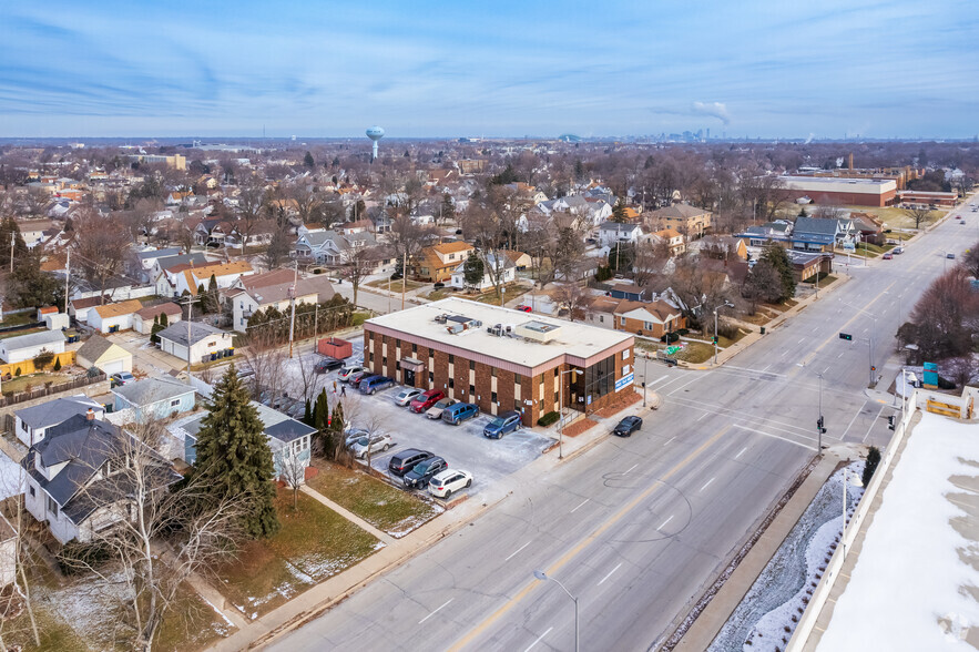 9004 W Lincoln Ave, West Allis, WI for sale - Aerial - Image 3 of 9