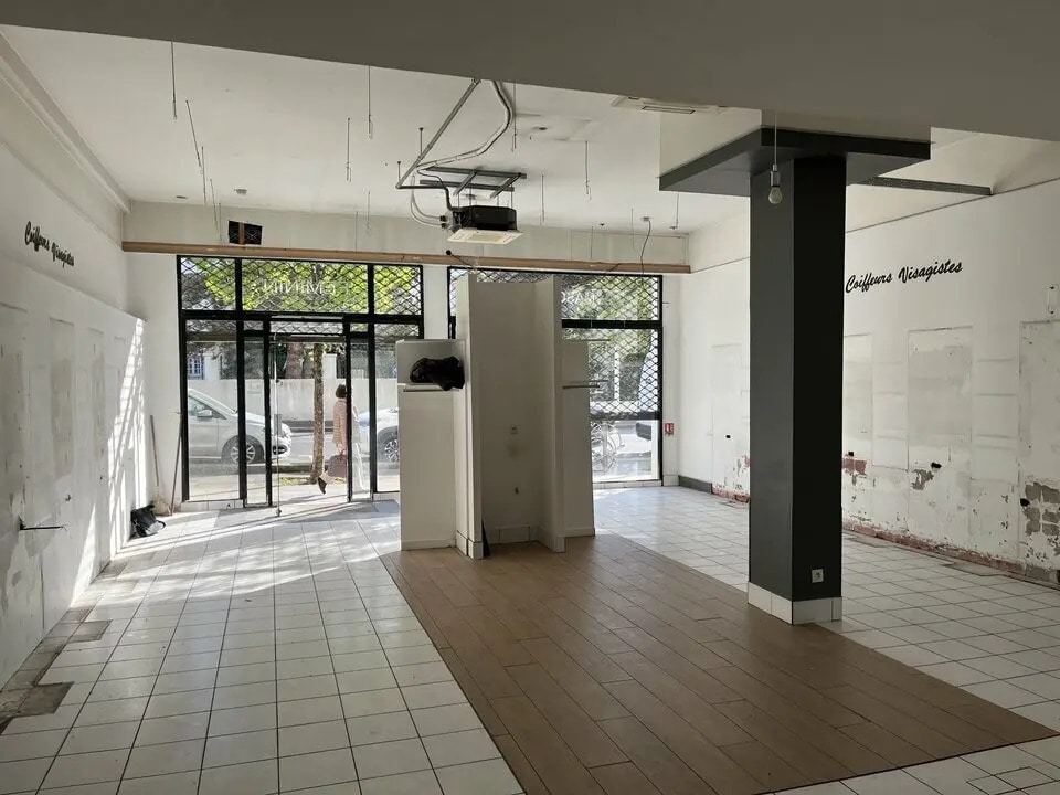 Location Commerce 94 m² - Photo 1