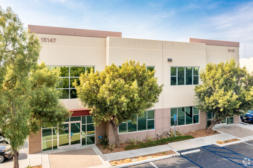 15147 Woodlawn Ave, Tustin, CA for lease - Building Photo - Image 1 of 5