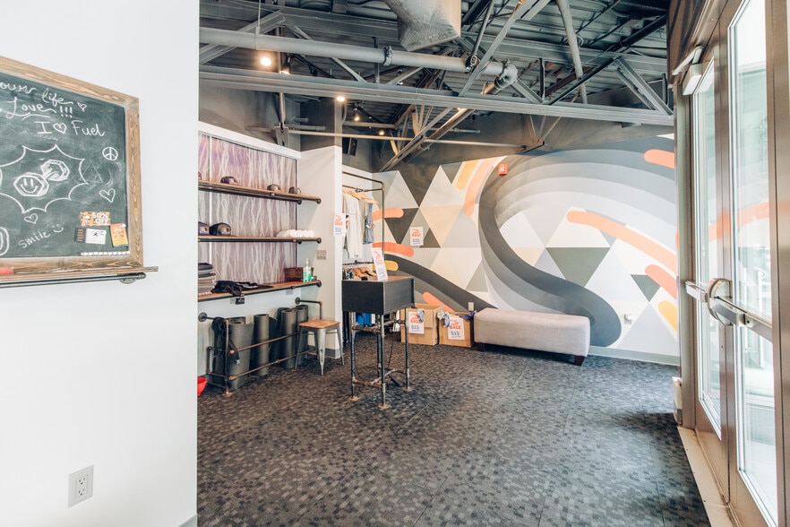 110 SW Yamhill St, Portland, OR for lease - Interior Photo - Image 3 of 4