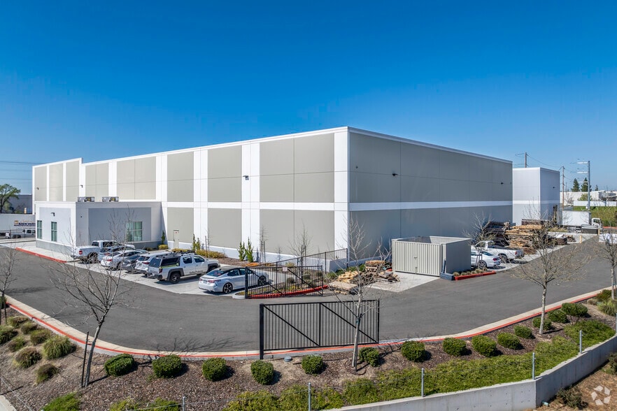 3645 Industrial Ave, Rocklin, CA for lease - Building Photo - Image 2 of 6