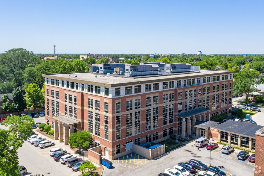 610 S Maple Ave, Oak Park, IL for lease - Front Exterior Photo - Image 1 of 5