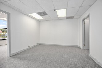 100 E New York Ave, Deland, FL for lease Interior Photo- Image 2 of 13