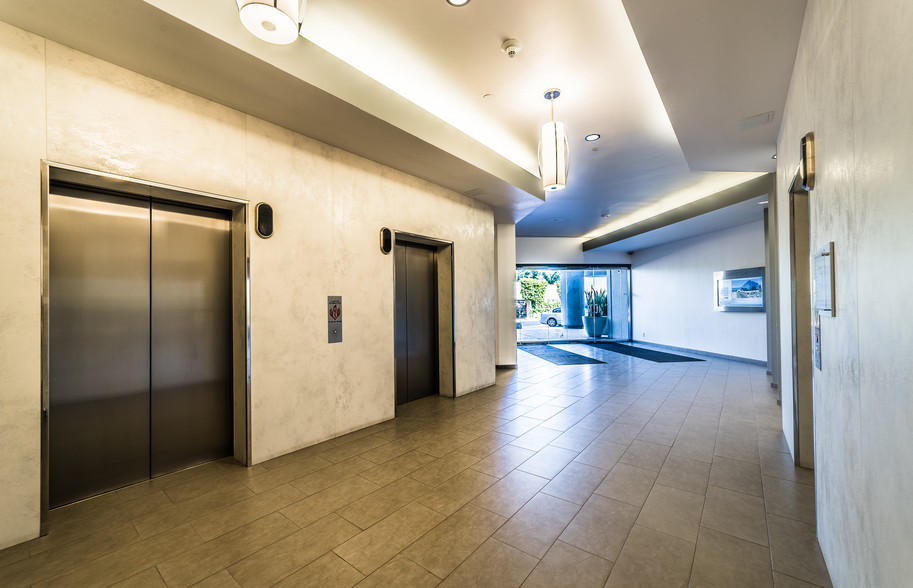 9275 Sky Park Ct, San Diego, CA for lease - Building Photo - Image 1 of 16