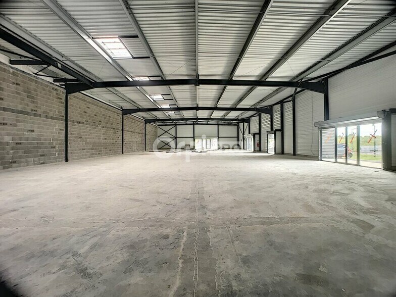Retail in Anse for lease - Interior Photo - Image 2 of 8