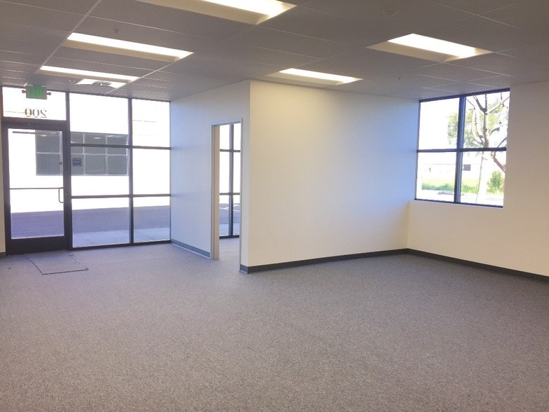 4092 Metro Dr, Stockton, CA for lease - Interior Photo - Image 2 of 4