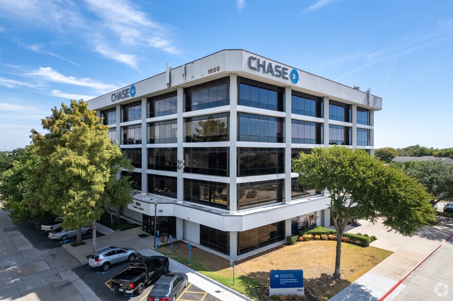 1600 E Pioneer Pky, Arlington, TX for sale - Primary Photo - Image 1 of 10