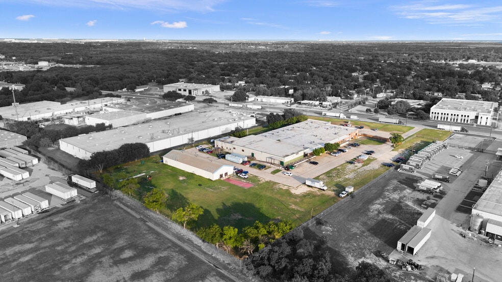 3363 E Commerce St, San Antonio, TX for sale - Building Photo - Image 3 of 41