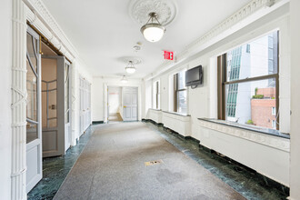 16 E 52nd St, New York, NY for lease Building Photo- Image 2 of 9