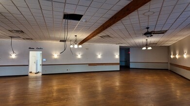 625 Mount Clinton Pike, Harrisonburg, VA for lease Interior Photo- Image 2 of 15