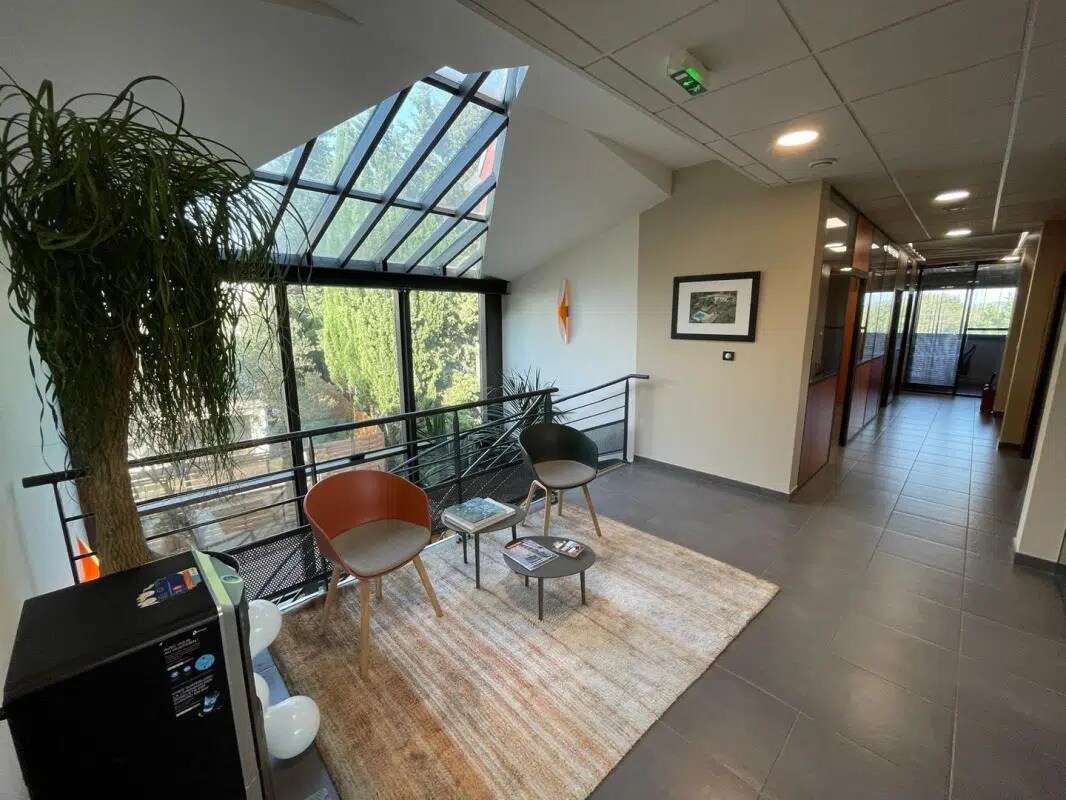 Office in Solliès-Pont for lease Building Photo- Image 1 of 9