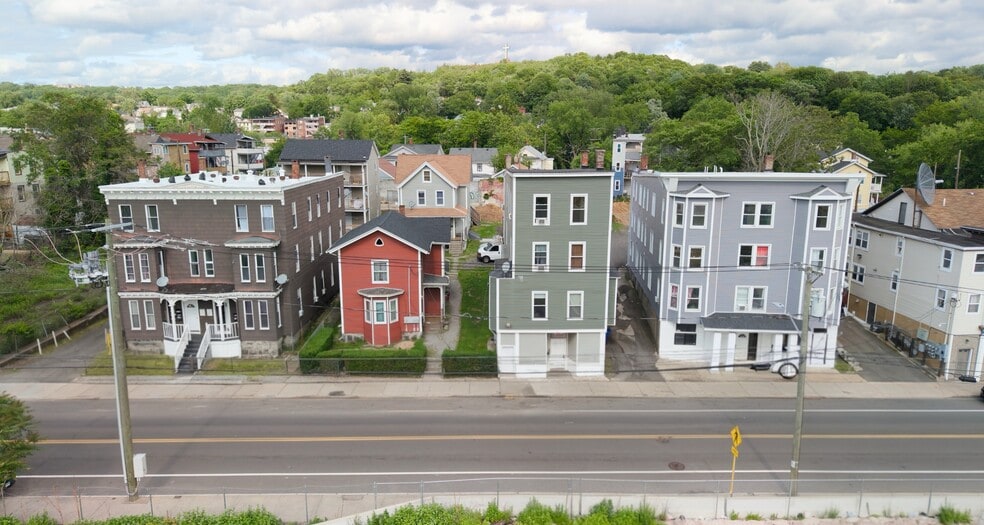 25 Units Turn-Key w/Big Unit Mix portfolio of 3 properties for sale on LoopNet.com - Building Photo - Image 1 of 21