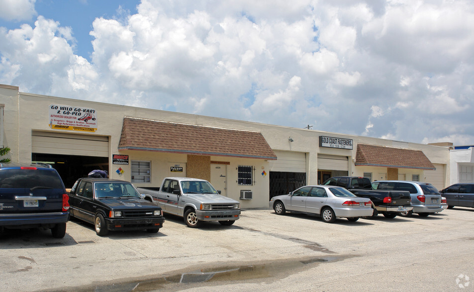 4807-4813 NE 11th Ave, Oakland Park, FL for lease - Building Photo - Image 2 of 3