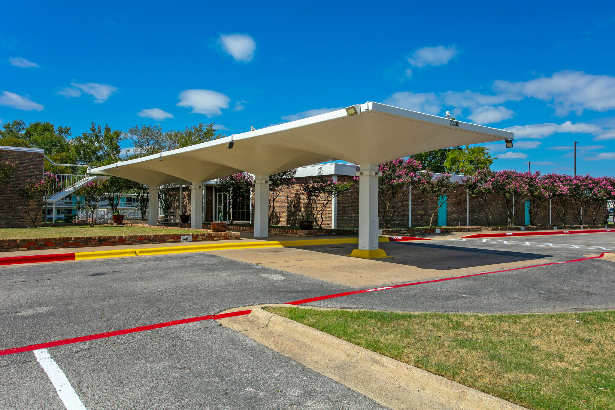 2300 S Texas Ave, Bryan, TX for lease Building Photo- Image 1 of 3